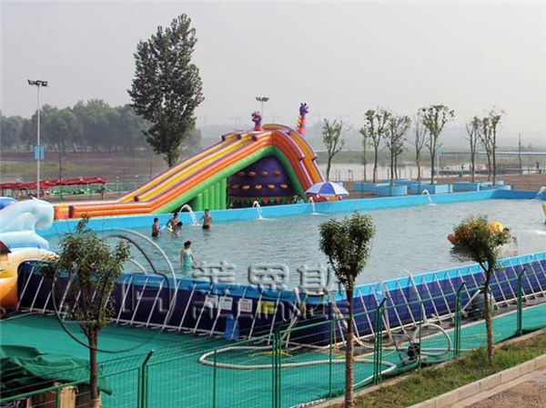 充氣水上樂園