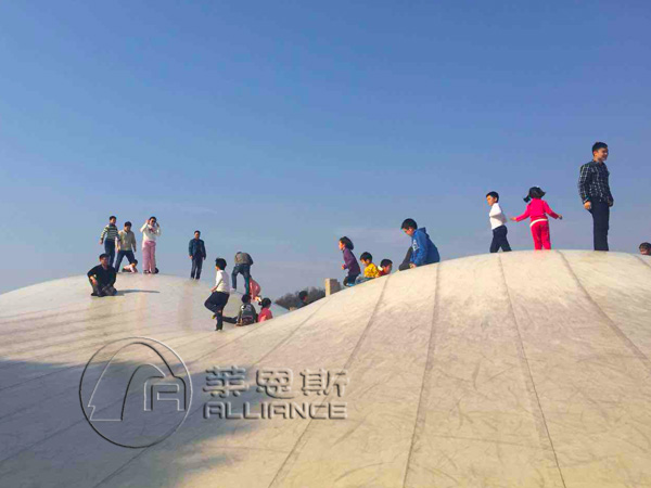 云朵樣式蹦床