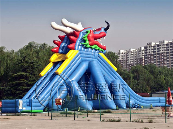 充氣水上滑梯