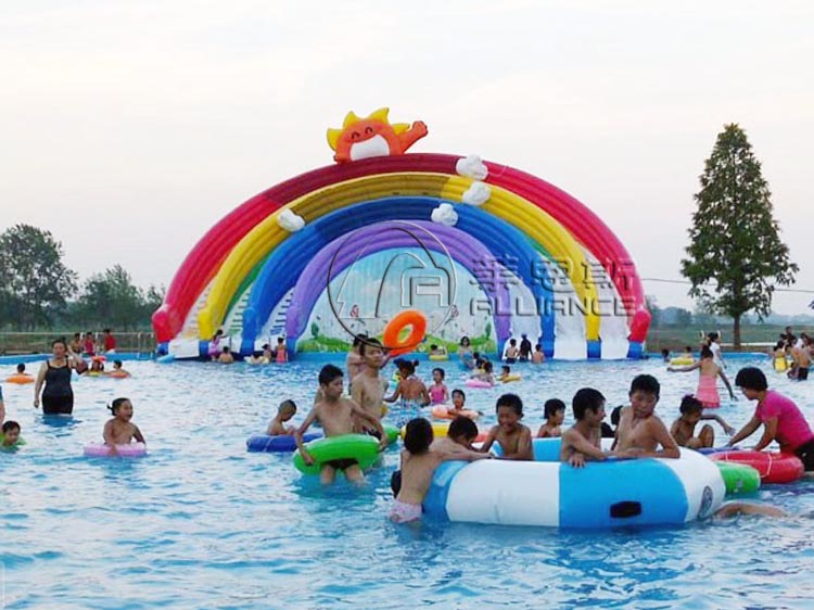 搭建移動水樂園