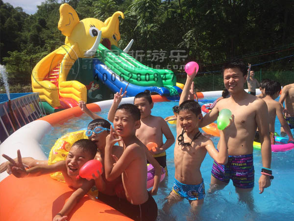 移動水上樂園