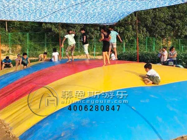 充氣式游樂項(xiàng)目